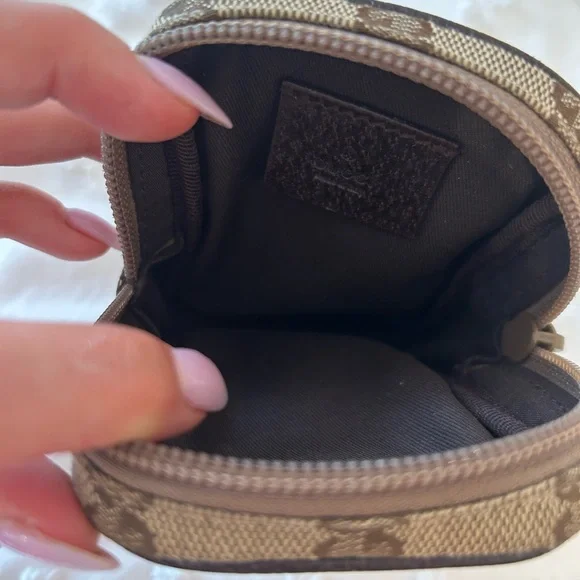 Gucci Beige and Brown Monogram Shoulder Bag - Picture 4 of 6